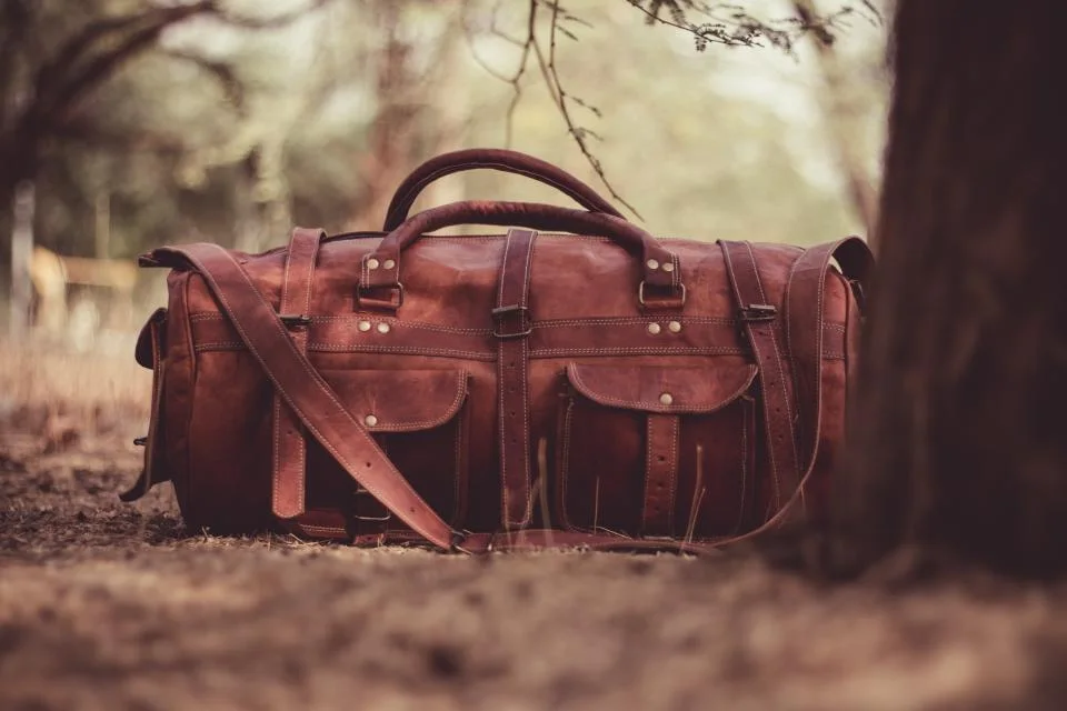 Structured Top-Handle Handbag: A firm-sided bag with a defined top handle, stable base, seams, and closures.